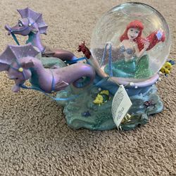 DISNEY THE LITTLE MERMAID ARIEL SEAHORSE CHARIOT MUSICAL SNOW GLOBE