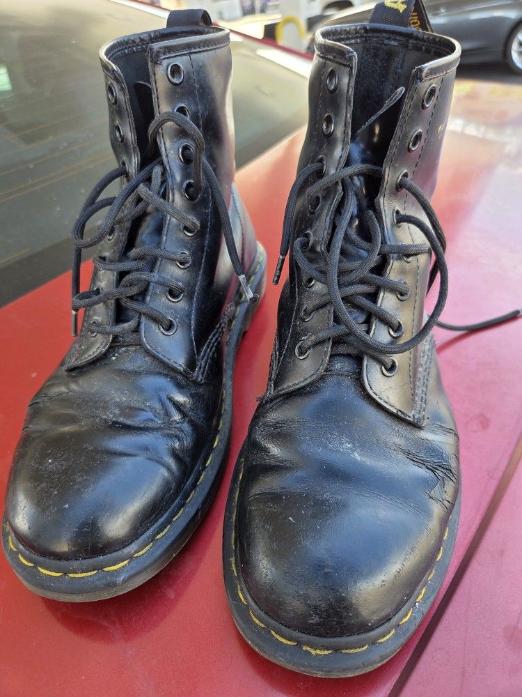 Doc Martens Airwalk Boots