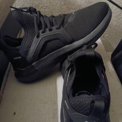 Women's pumas size 7