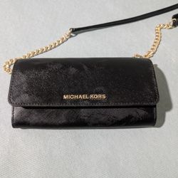 MICHAEL KORS

Jet Set Travel Saffiano Leather Smartphone Crossbody