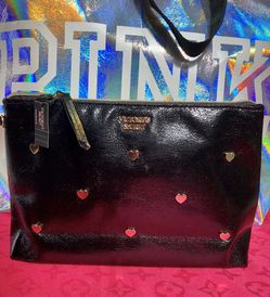 ❤️❤️Victoria ‘s Secret Bag ❤️❤️ Brand New NUEVA sin usar with tag Super divina para maquillajes o como sobre cartera Brand New Con corazones dorados