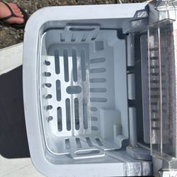 Insignia™ - Portable Ice Maker with Auto Shut-Off - Silver