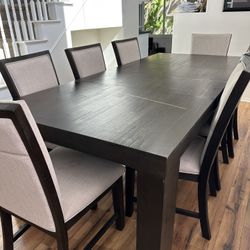 Dining Room Table - Adjustable With Leaflets & Chairs