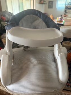 Baby sit up seat