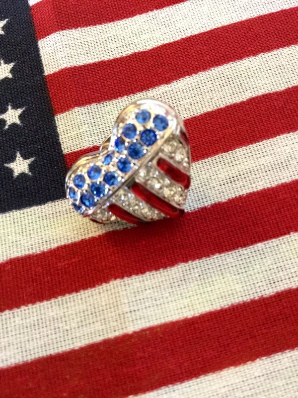 🇺🇸 USA 🇺🇸 Flag Crystal pin / Swarovski Crystal Heart pin with One free small American flag as gift 🇺🇸💝 Visit for more ,