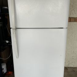 Frigidaire Fridge 