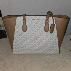 New Michael Kors Purse