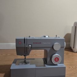 Singer Heavy Duty Sewing Machine