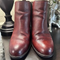 Sofft Women’s Burgundy Chelsea Boots Size 7