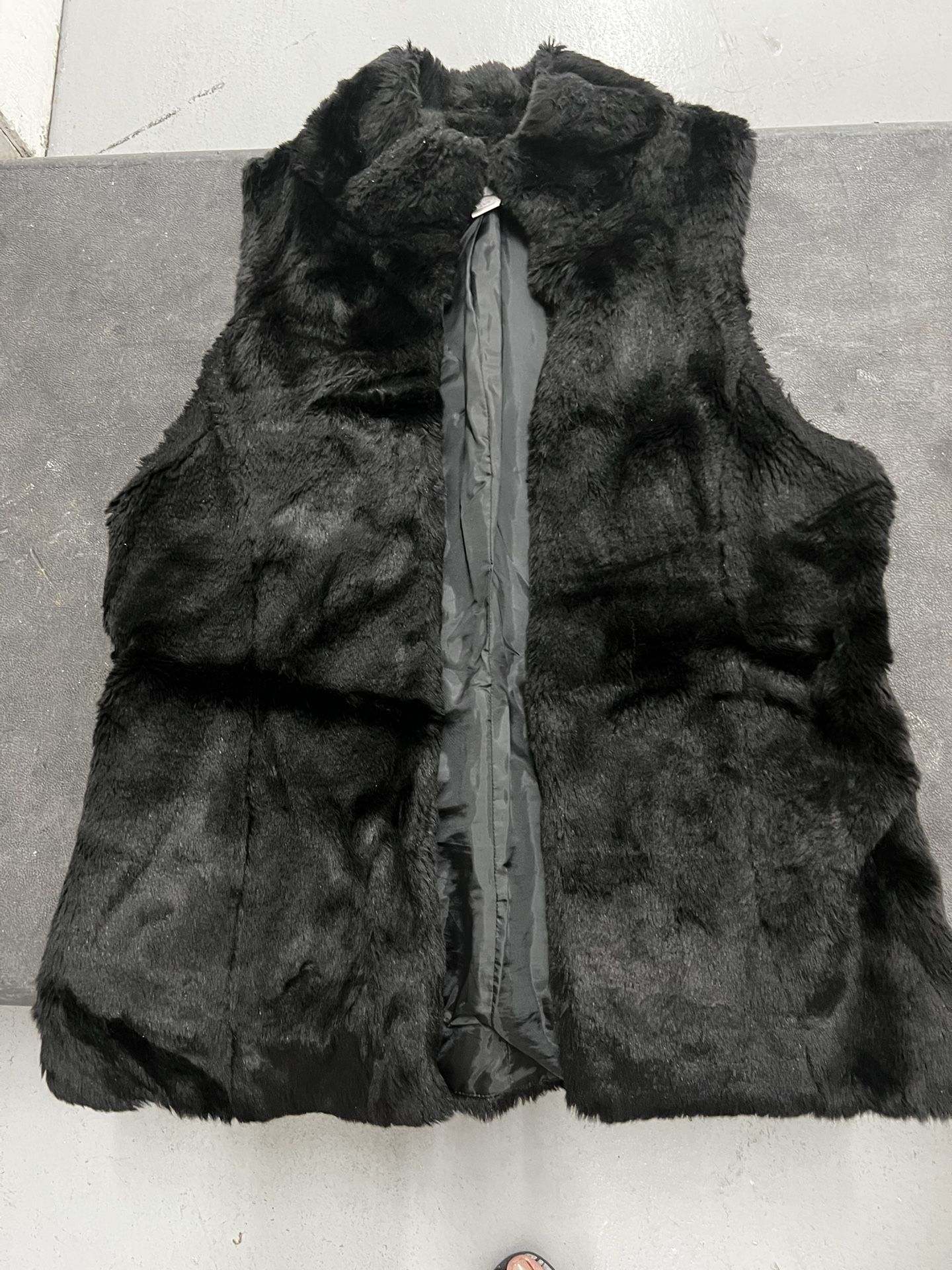 LOFT faux. Fur Vest