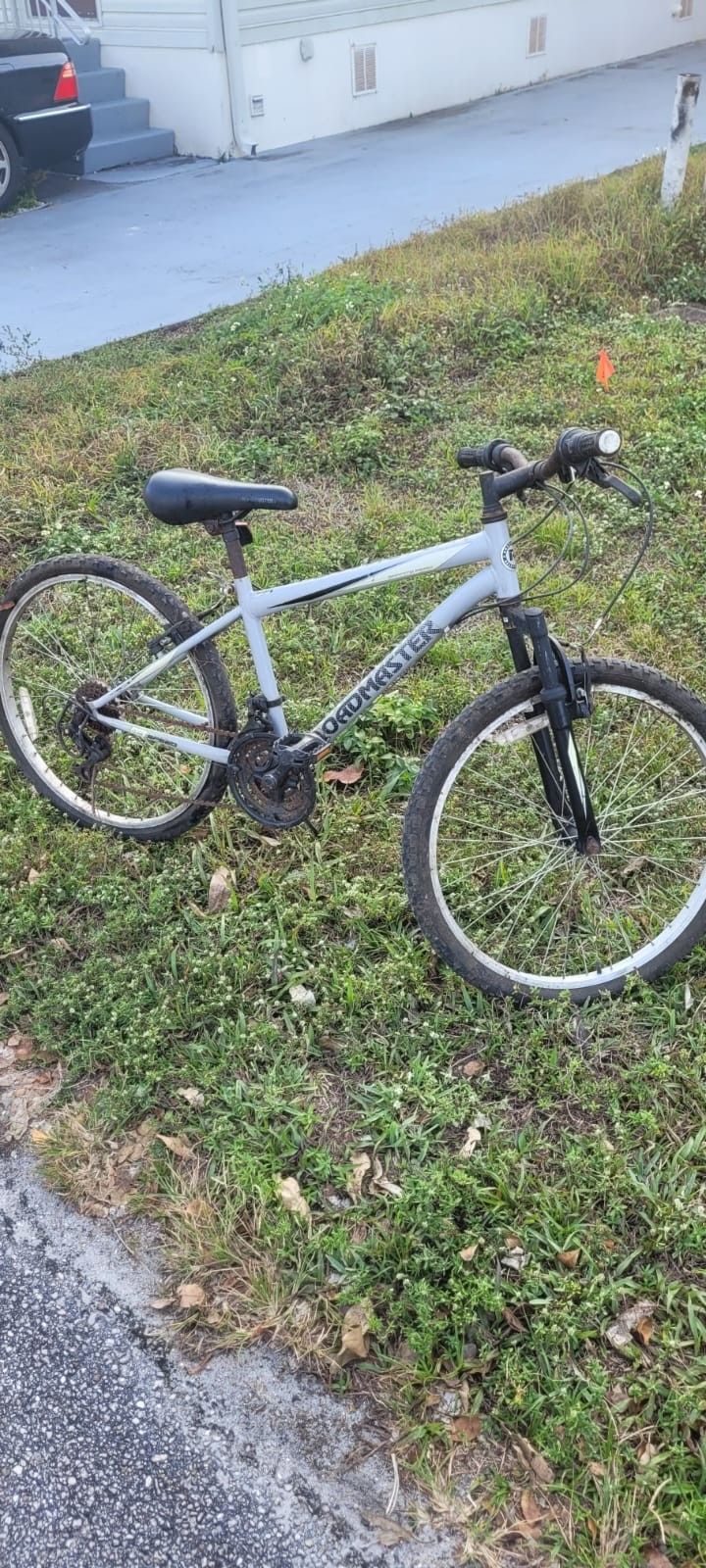 Roadmaster 24 Inch Bicycle + 18 Speed