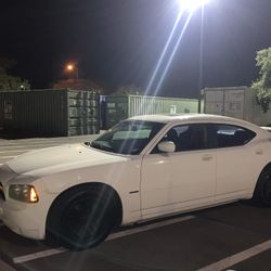 Dodge Charger 06 