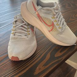 Womens Size 6.5 Nike 