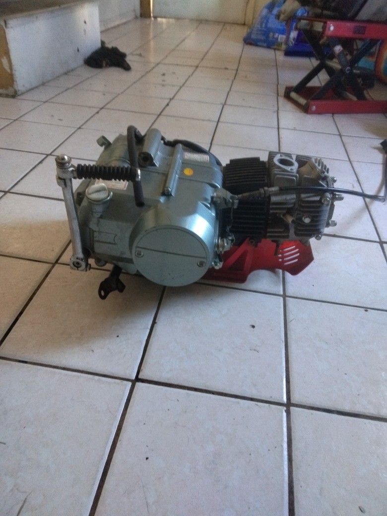 2 125cc Motors And Bunch Of Parts