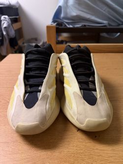 Adidas Yeezy 700 V3 “Safflower” – Size US 10
