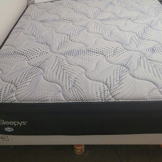 Mattres Like A New And Half Price(queen)