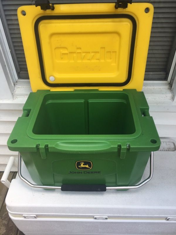 John Deere 20 Qt Grizzly Cooler BEAR PROOF!!! for Sale in Salem, OR -  OfferUp