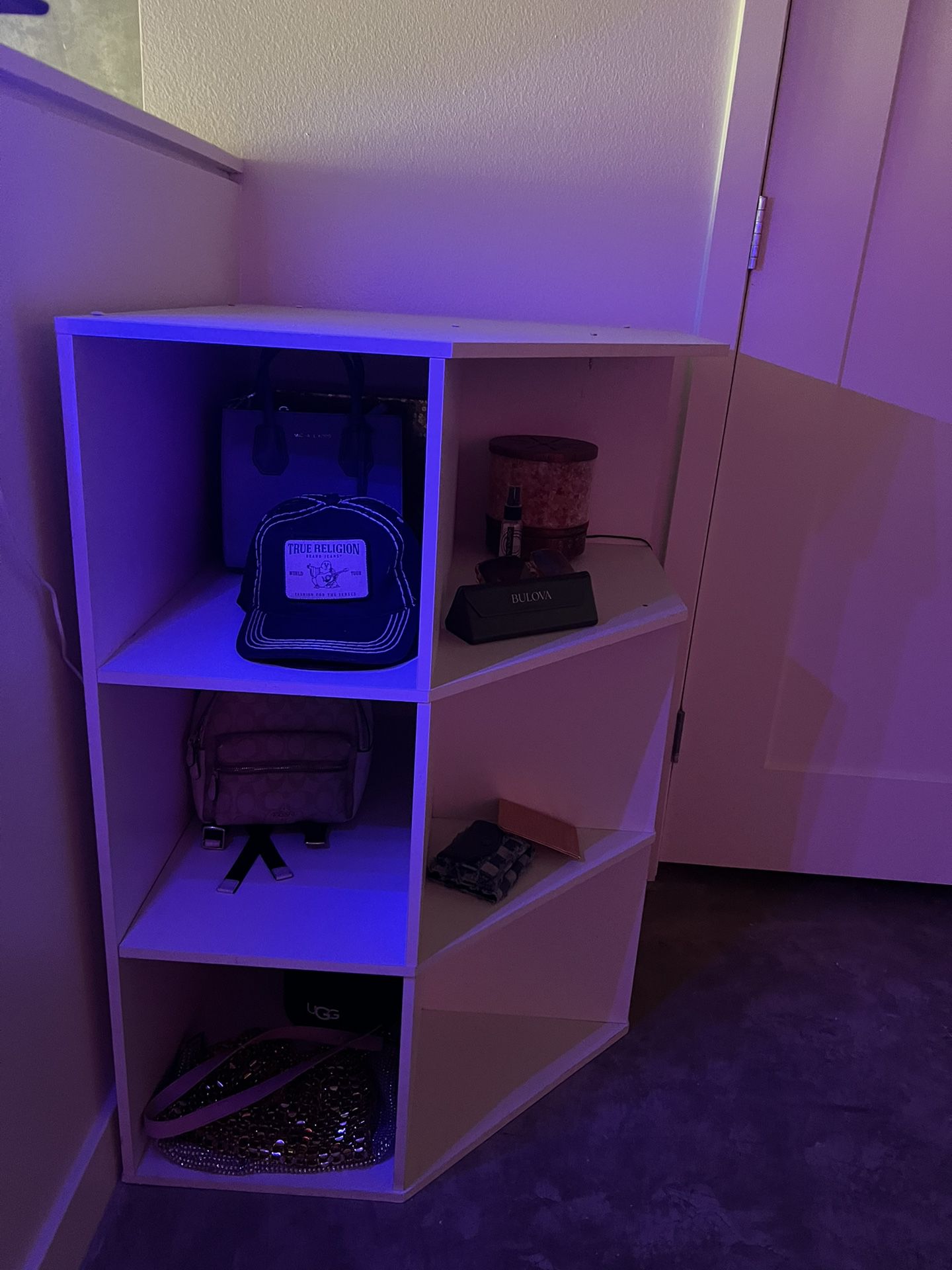 Shelves, Cube 