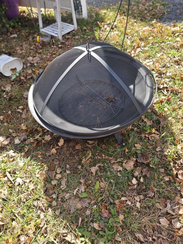 Price Is Firm.. 30-in Steel Wood Burning Fire Pit