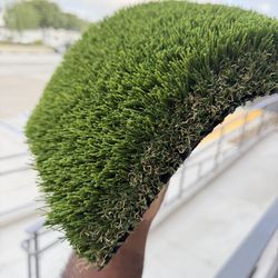 New 106 Ounce Fake Grass Synthetic Turf 1500 square ft roll