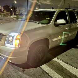 2008 GMC Yukon SLE 