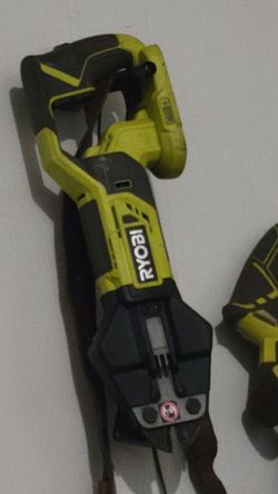 RYOBI ONE+ 18V Cordless Bolt Cutters (Tool Only)