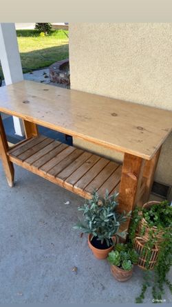 Charming EnryTable/ Bar