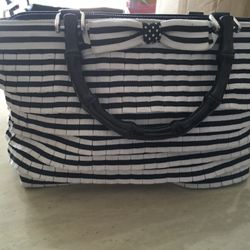 Black and white purse $5