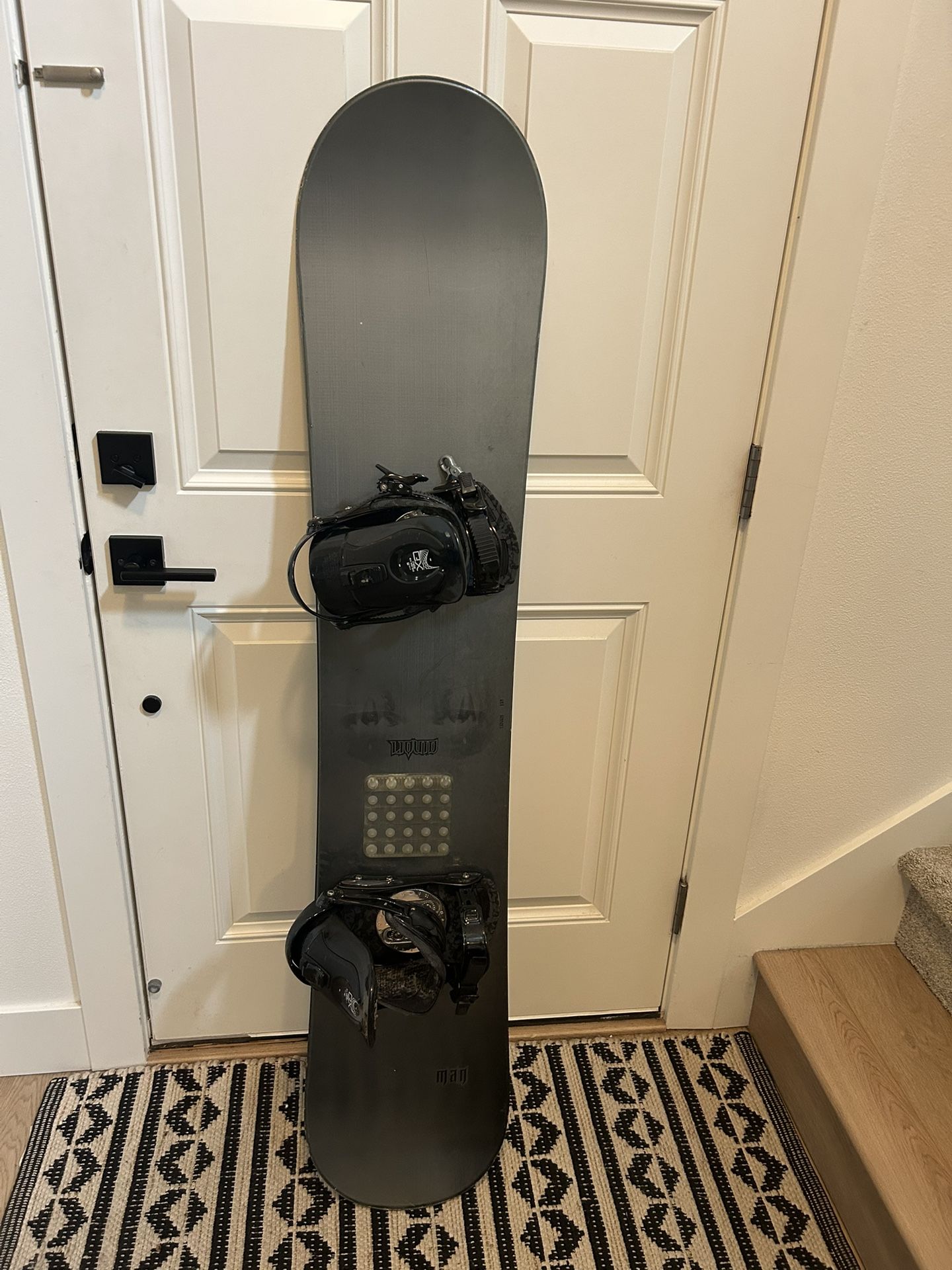 Snowboard - Liquid  - 153cm and Ride Bindings - Large/Medium