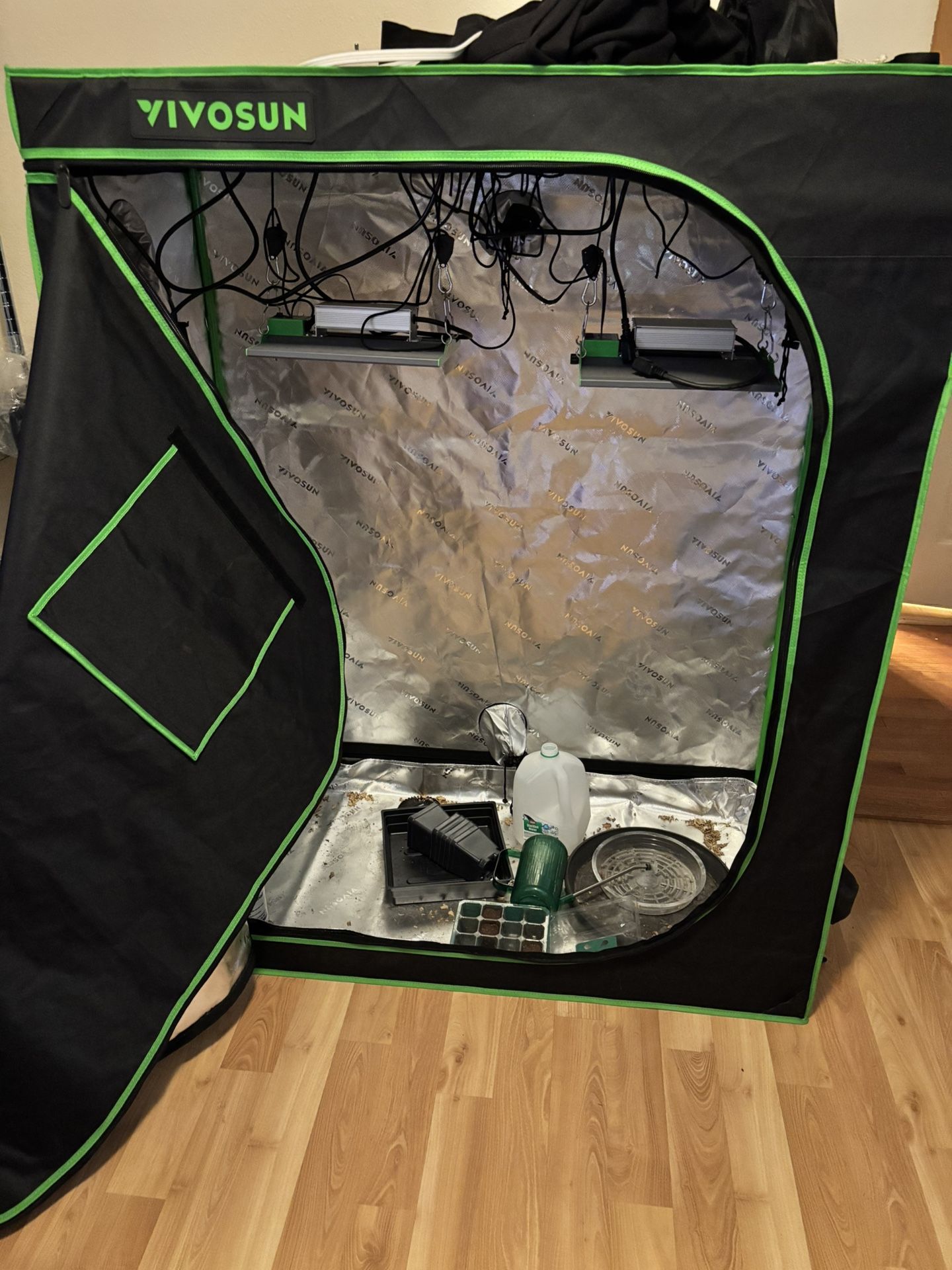 Grow Tent And Lights 4x2x4