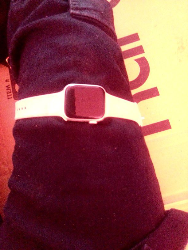 Apple Watch 8,
