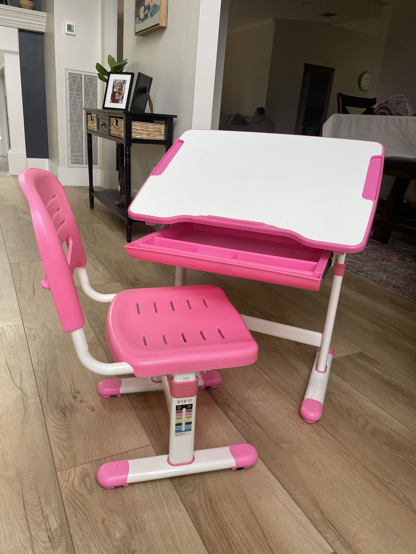Kids Desk With Chair