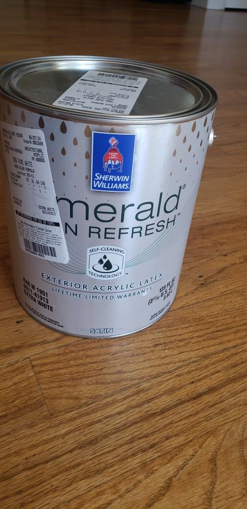 Sherwin Williams One Galón Premium Paint,
