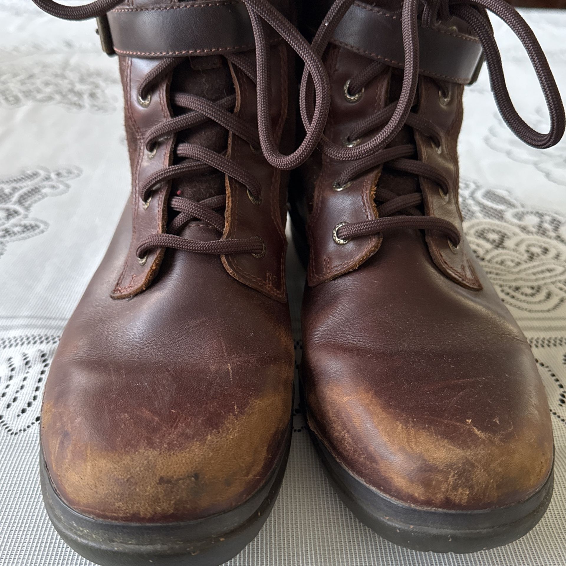 Women’s leather Ugg Boots
