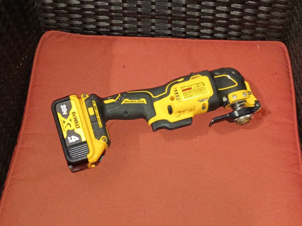 DeWalt Atomic Multi Tool And Battery
