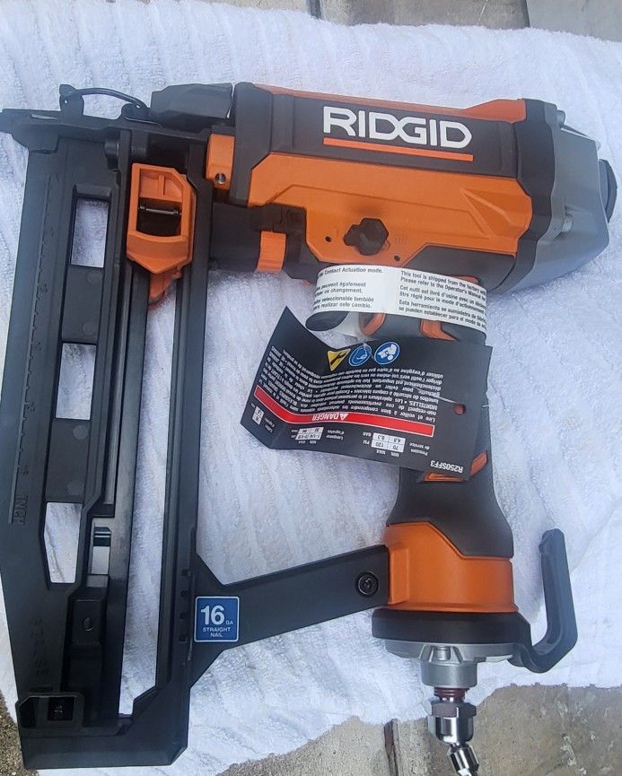RIDGID PNEUMATIC 16 GAUGE 2-1/2" STRAIGHT FINISH NAILER WITH CLEAN DRIVE TECNOLOGY  ( 1-1/4" - 2-1/2")