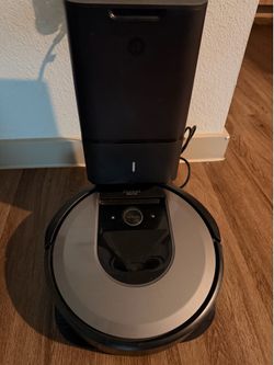 iRobot Roomba i7 Black WiFi Robotic Vacuum Cleaner & Automatic Cleaning Base