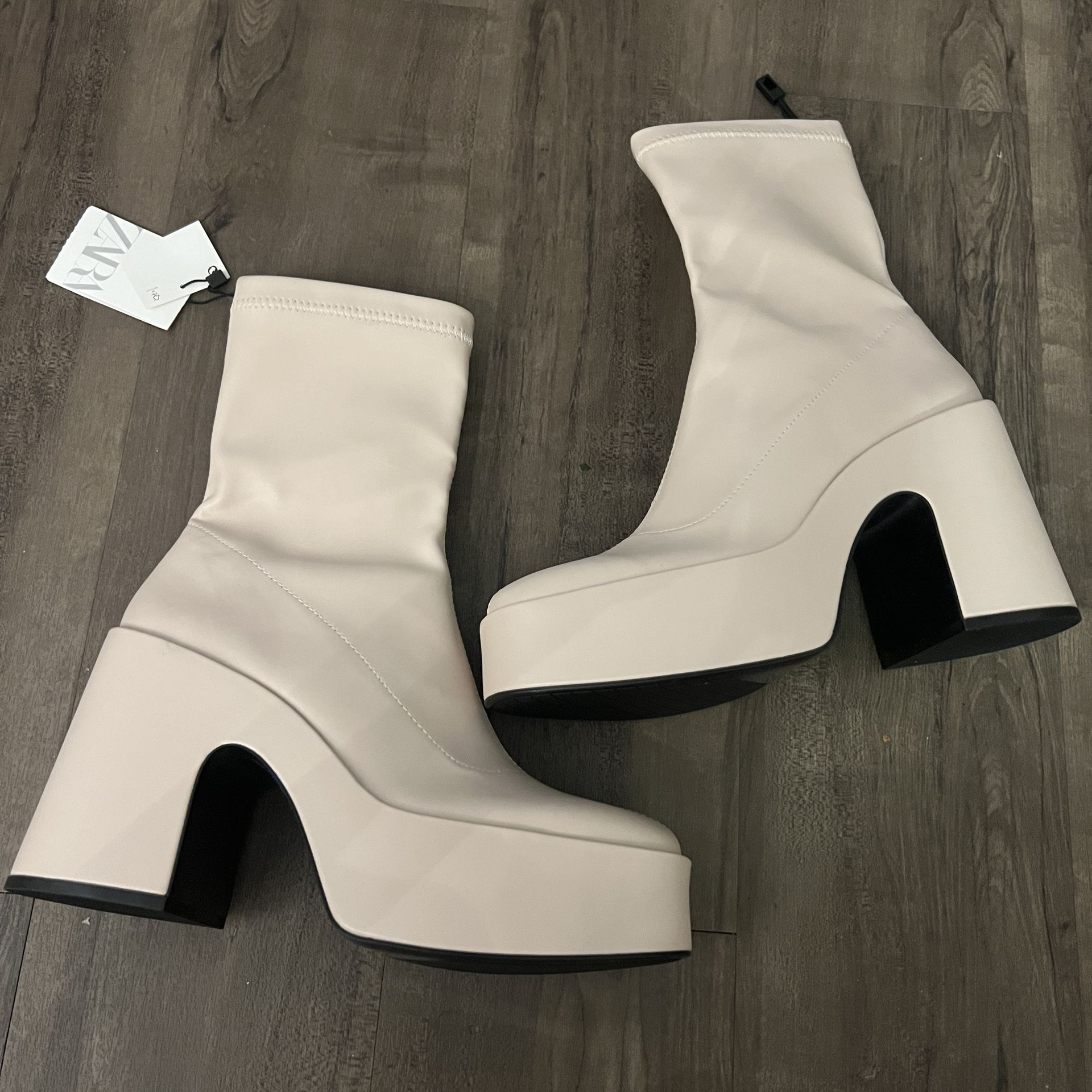 NWT ZARA CREAM PLATFORM HEELED ANKLE BOOTS