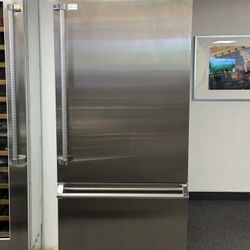 Hestan KRBR36 36 Inch Built-In Bottom Freezer Refrigerator. 