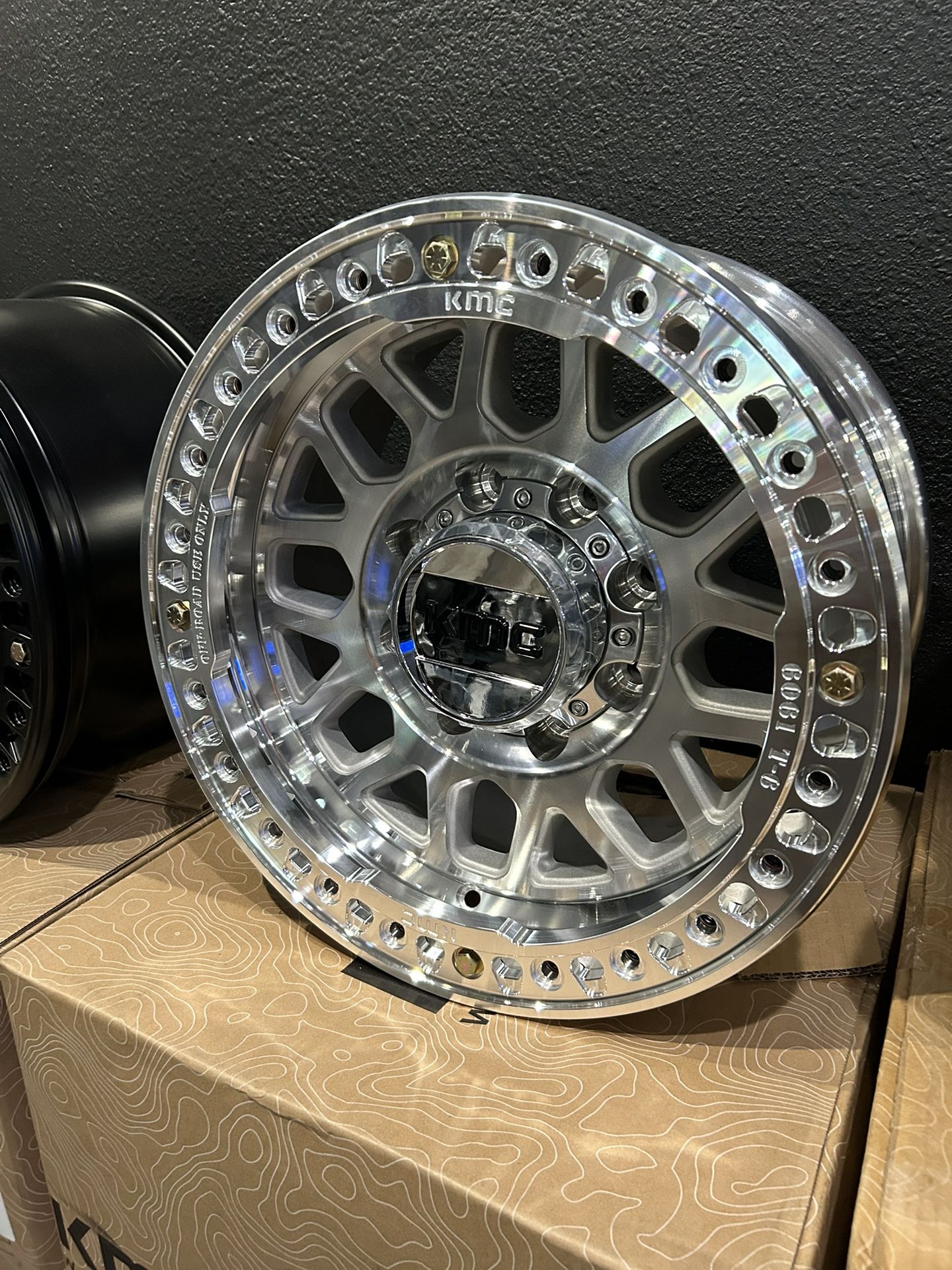 KMC KM235 8x6.5 Size 17x8.5 OFFSET:0mm MACHINED