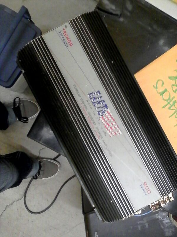 EARTHQUAKE 900 WATT AMP