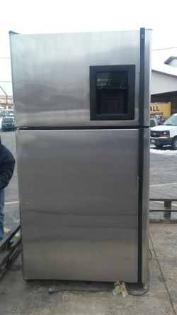 GE top and bottom stainless refrigerator