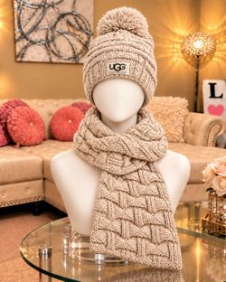 NEW BEIGE UGG HAT AND SCARF MATCHING SET