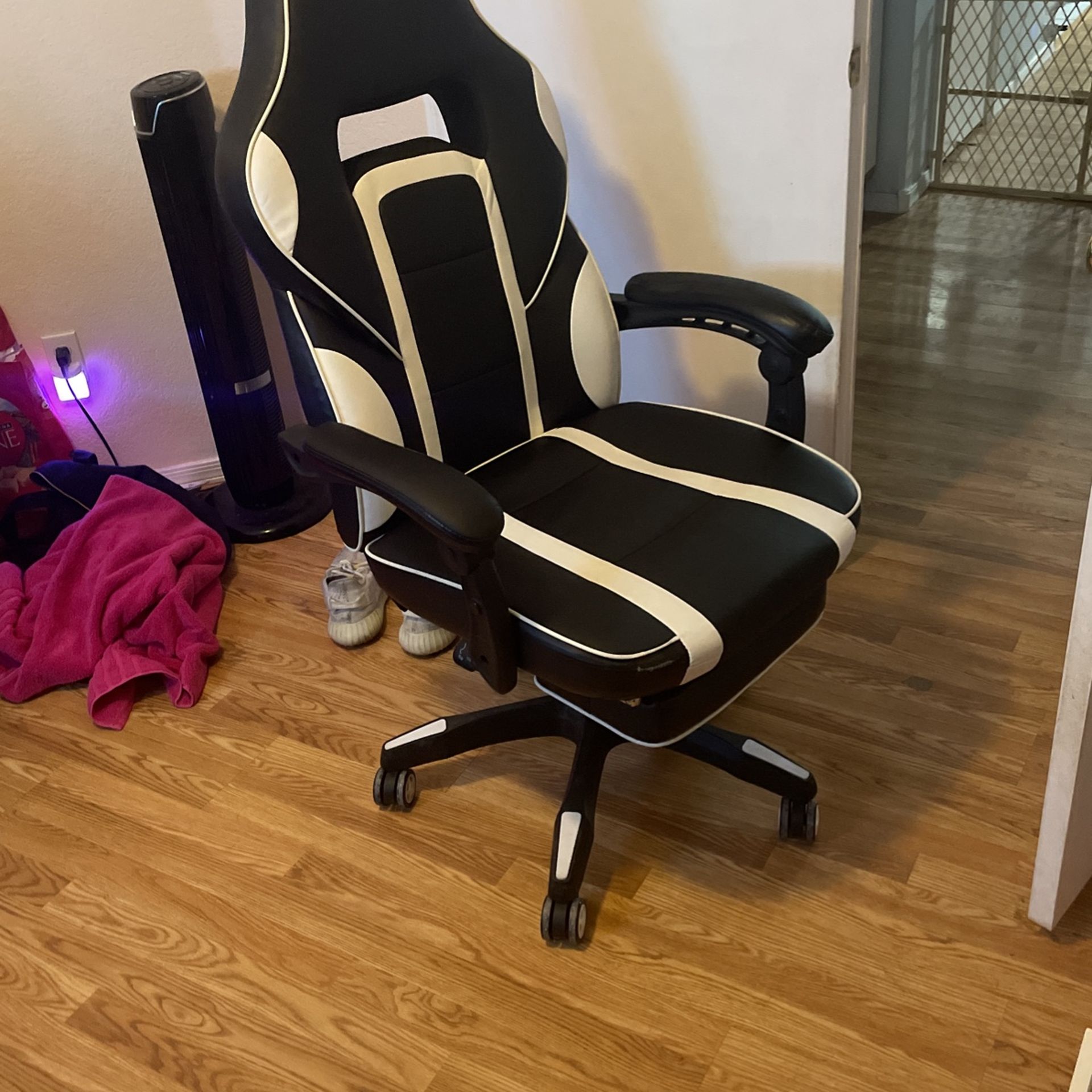Gaming Chair for Sale in Peoria, AZ OfferUp