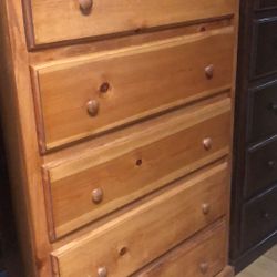 Jumbo Oak Pinewood Dresser