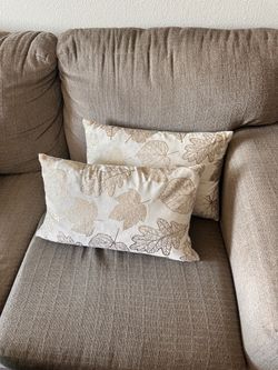 Cream and brown leaf patterned pillow set #leafprint #cozy