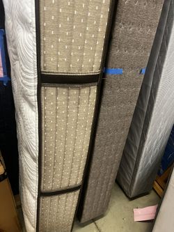 Tommy Bahama Queen Mattress W/boxspring