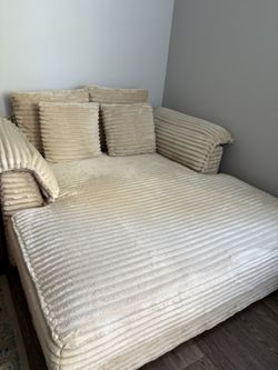 Like New - Cream Plush Floor Sofa / Modular Lounge Couch – Ultra Soft