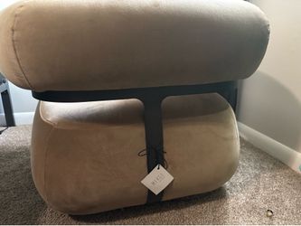 Gareth swivel chair ( price negotiable)