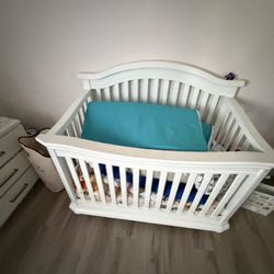 Beautiful baby crib and mattress